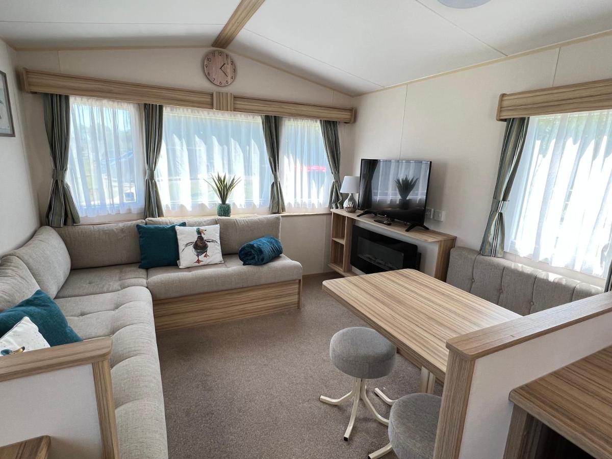 Mallard Corner, Cosy Cotswold Lakeview *
