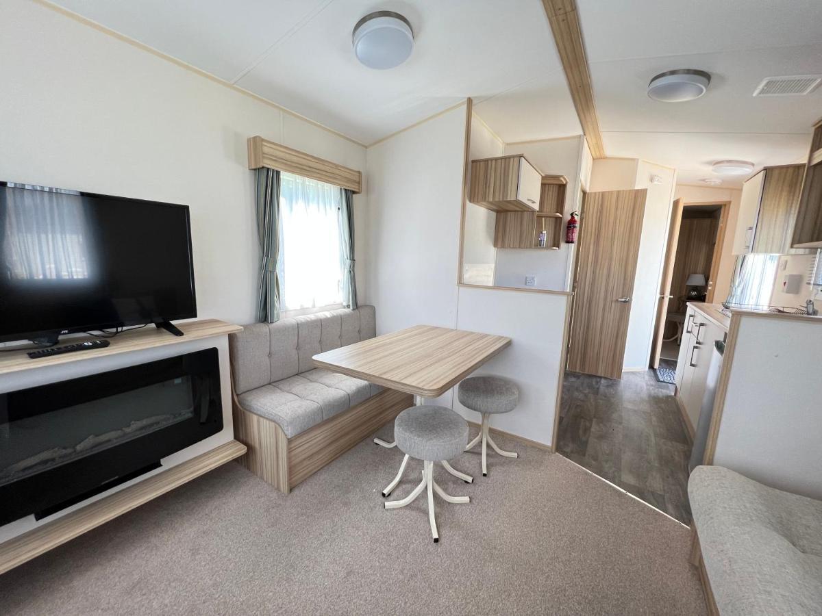 Mallard Corner, Cosy Cotswold Lakeview Дом отдыха *