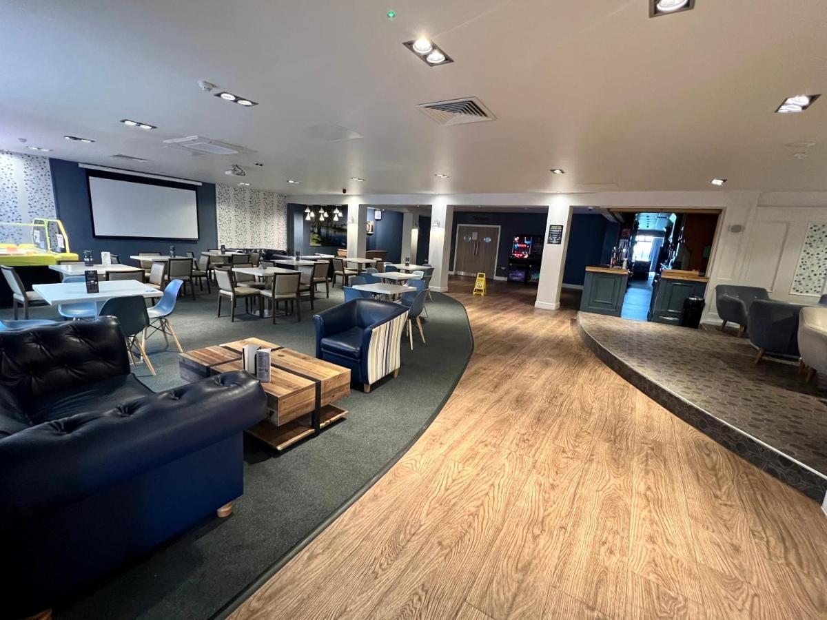 Mallard Corner, Cosy Cotswold Lakeview Саут-Керни