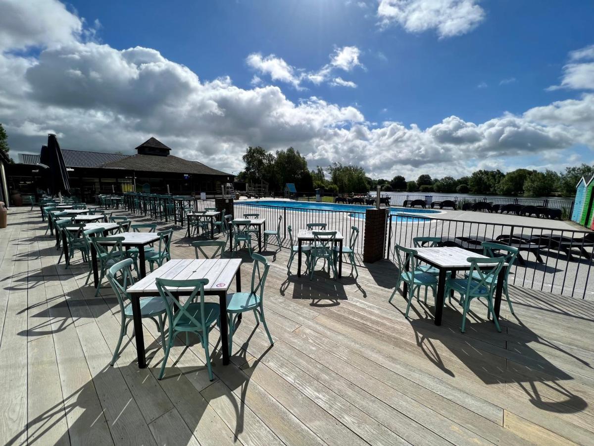 Дом отдыха Mallard Corner, Cosy Cotswold Lakeview Саут-Керни