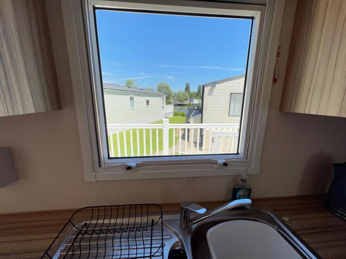 Mallard Corner, Cosy Cotswold Lakeview *
