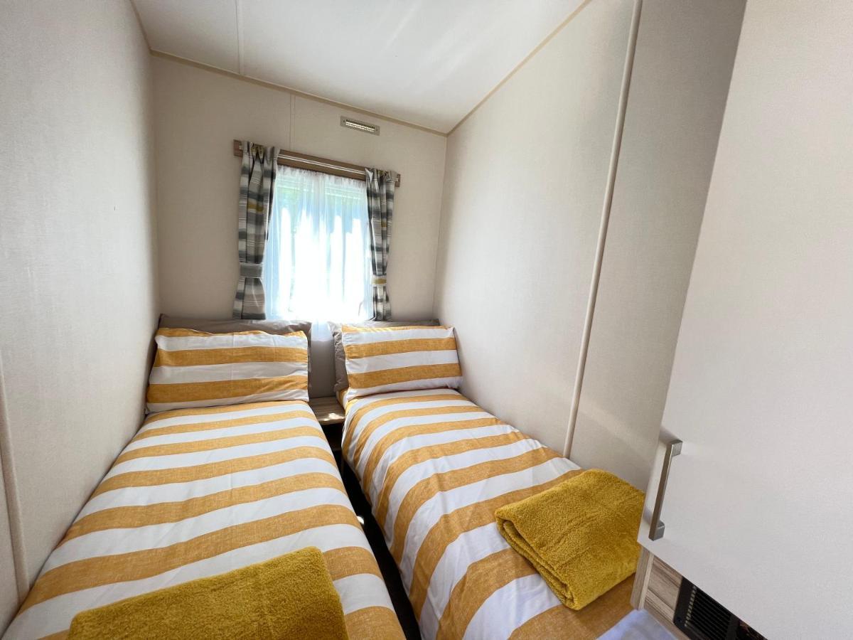 Mallard Corner, Cosy Cotswold Lakeview Дом отдыха Саут-Керни