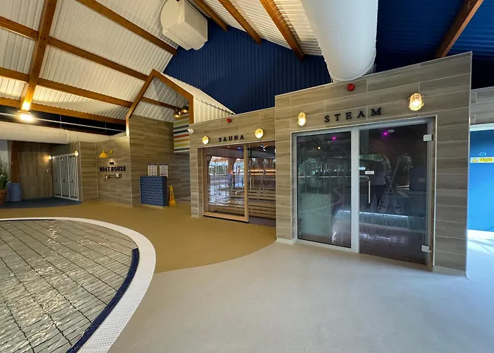 Mallard Corner, Cosy Cotswold Lakeview Lodge