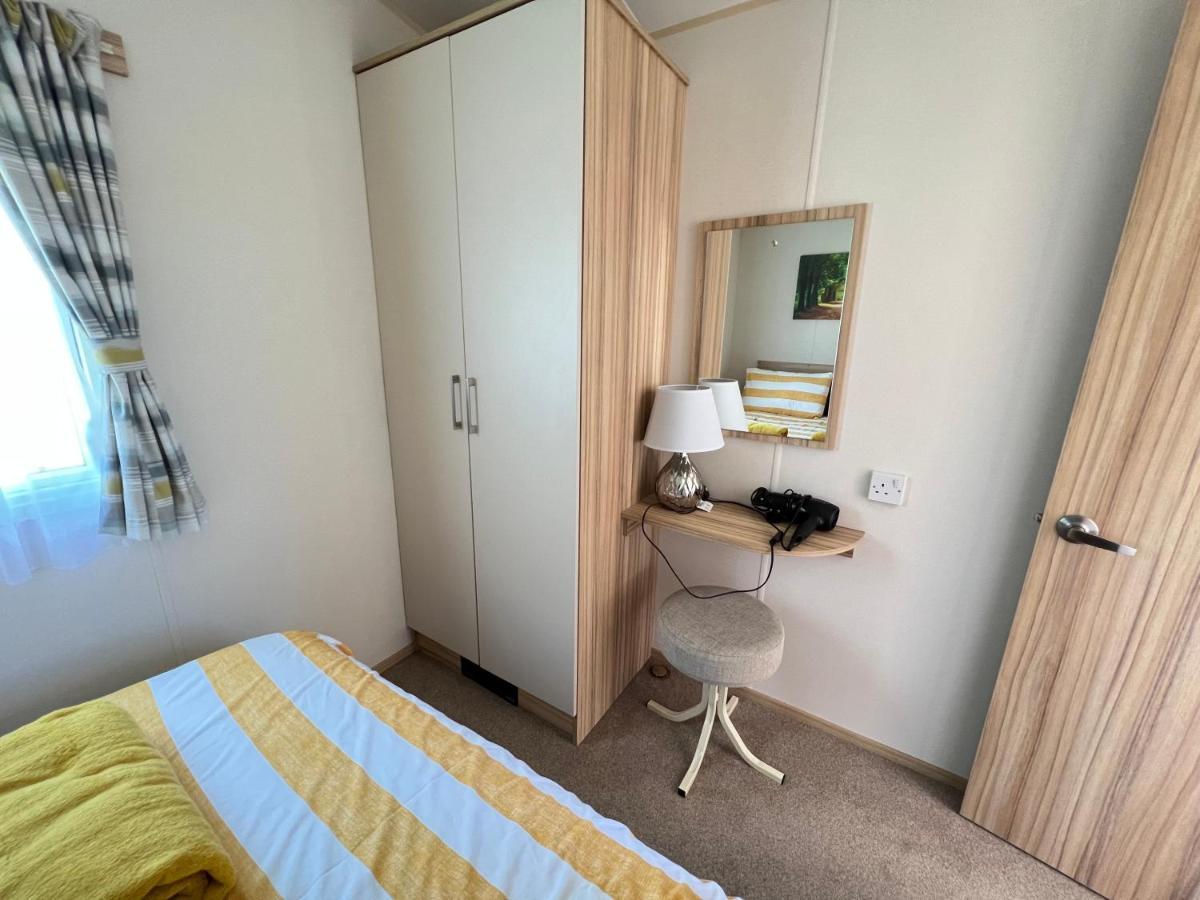 Holiday home Mallard Corner, Cosy Cotswold Lakeview