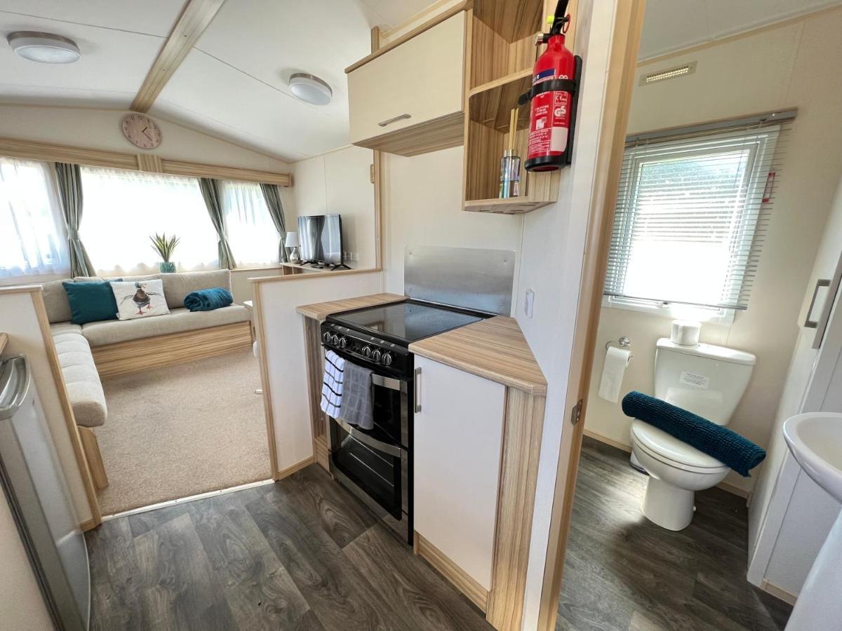 Mallard Corner, Cosy Cotswold Lakeview Holiday home *