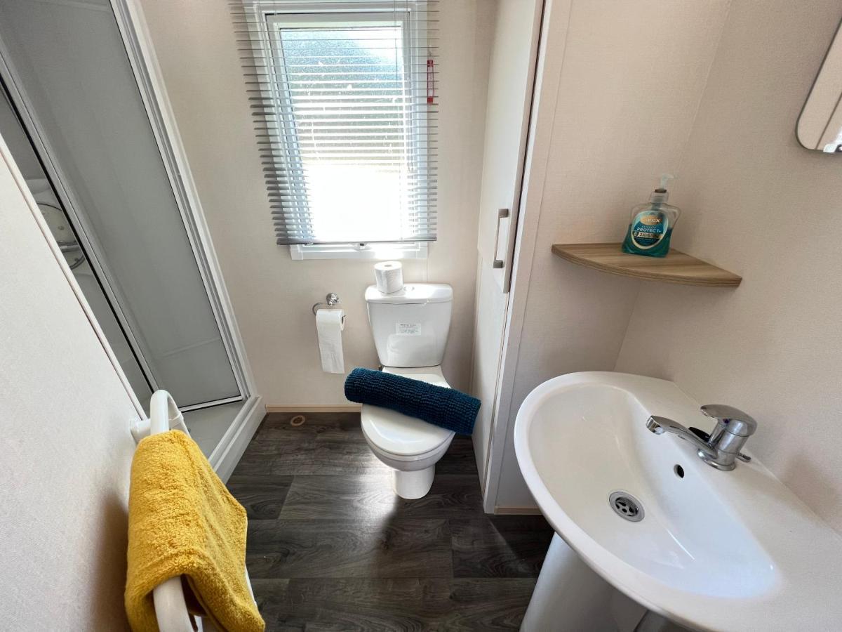 Mallard Corner, Cosy Cotswold Lakeview Holiday home South Cerney