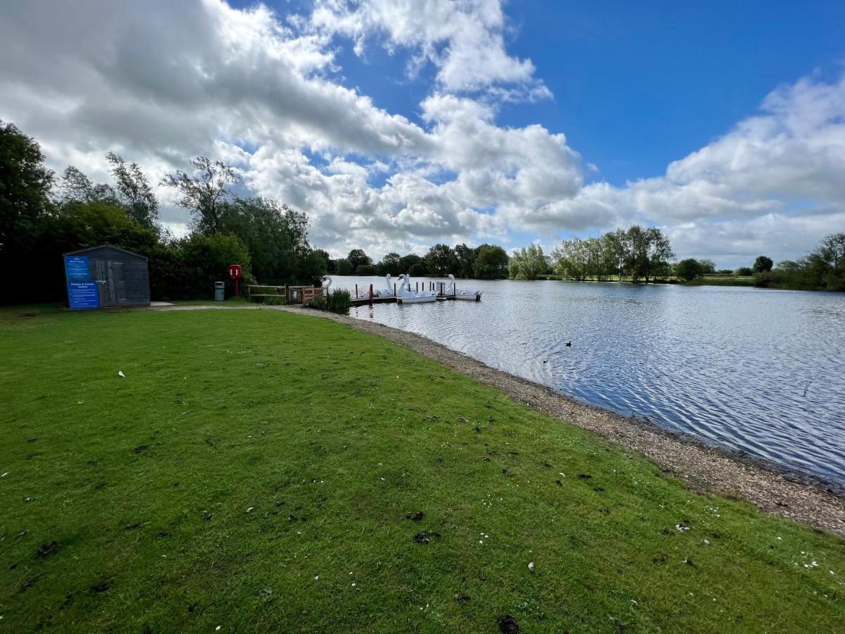 Mallard Corner, Cosy Cotswold Lakeview South Cerney