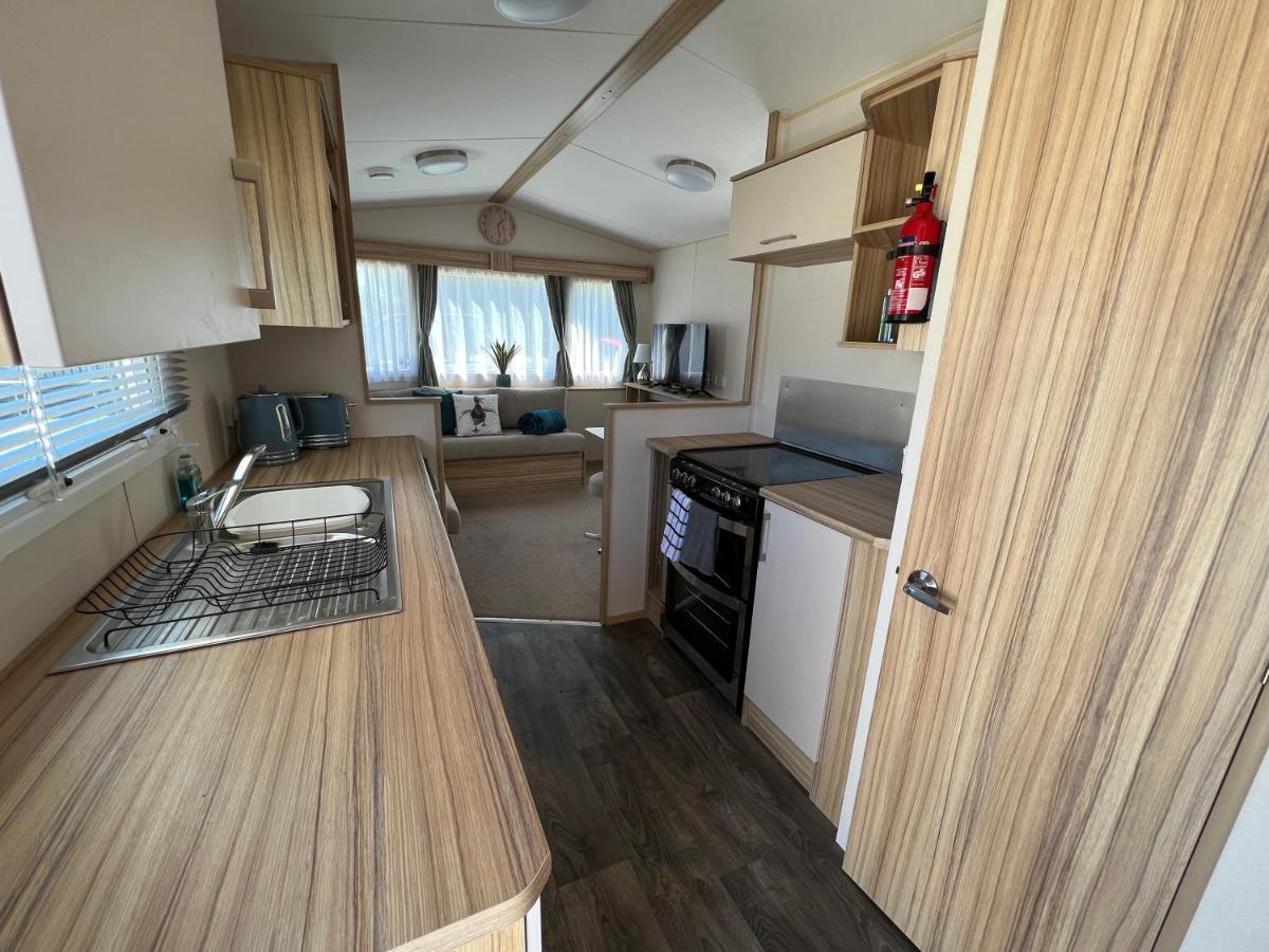 Holiday home Mallard Corner, Cosy Cotswold Lakeview *