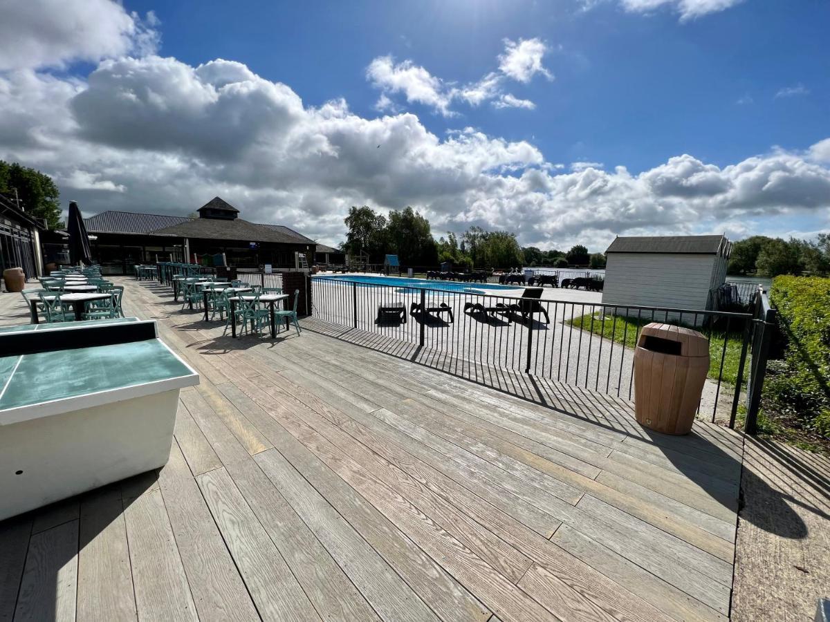 Holiday home Mallard Corner, Cosy Cotswold Lakeview South Cerney